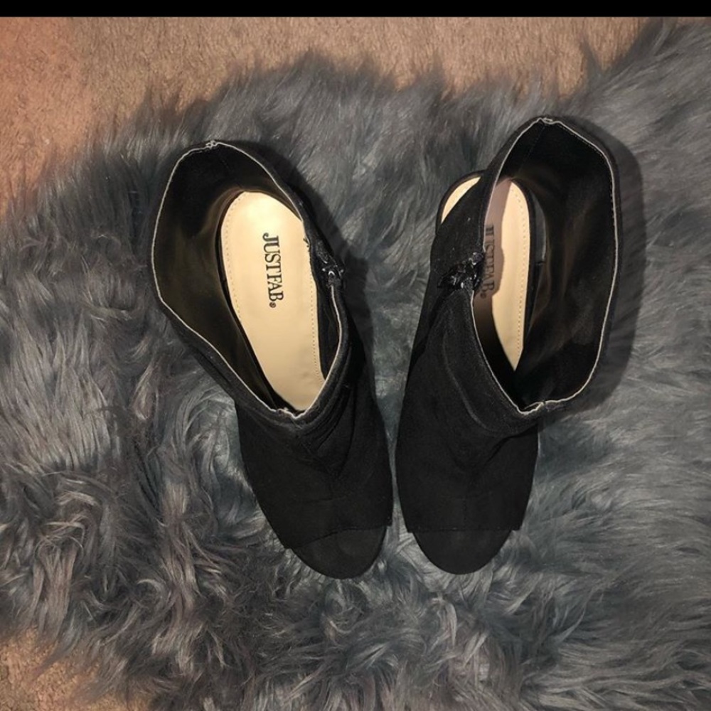 Shoes - Picture 2 of 2